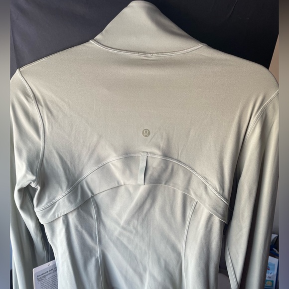 lululemon cropped define jacket in fog green with gold zippers - Picture 17 of 17